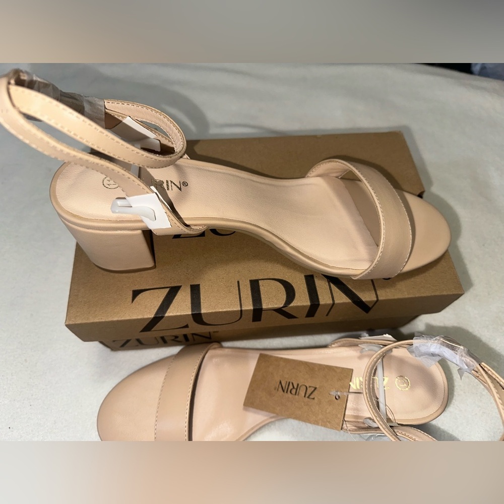 Beige low-heeled sandals for women from the ZURIN brand size 11.          (#71) - Picture 2 of 6